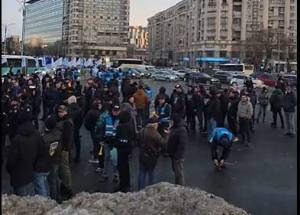 32 - Protest în faţa Guvernului. Sindicaliştii din Apărare şi Poliţie au ieșit în stradă!