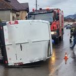 Accident cu victime în Lerești! Autoutilitară răsturnată 11 4dc0d792 f849 4d53 8a86 605e820f4e58 - Accident cu victime în Lerești! Autoutilitară răsturnată