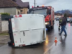 4dc0d792 f849 4d53 8a86 605e820f4e58 - Accident cu victime în Lerești! Autoutilitară răsturnată