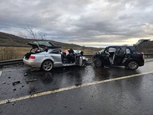 accident dn 14 sibiu 24 feb 26 - Încă o tragedie pe șoselele din România. Doi bărbați au murit, iar o fată de 15 ani este în stare gravă