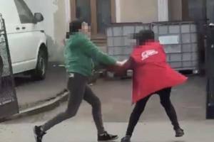 bataie femei - Scandal violent într-o familie! O femeie și-a lovit nora și cuscra