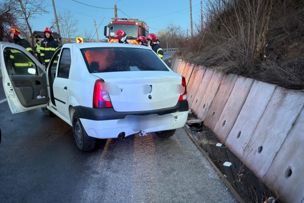 Accidente în lanț pe șoselele din Argeș! Mașină intrată în stâlp, coliziune puternică și în Pitești 4 Accident in Buzoiesti 2 - Accidente în lanț pe șoselele din Argeș! Mașină intrată în stâlp, coliziune puternică și în Pitești