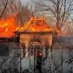 incendiu casa Rociu - Mobilizare de urgență în Argeș! Incendiu într-o gospodărie
