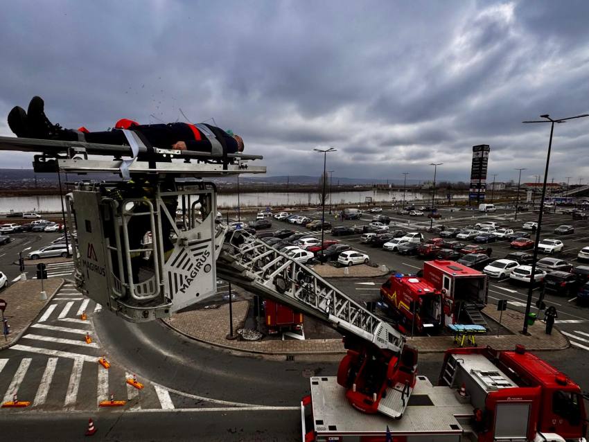 Mobilizare impresionantă la Argeș Mall! Anunțul ISU 3 pompieri Argeș exercițiu Argeș Mall