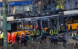 MDVjZjQyM2MxODc5MzcxYTc0MmRlYjJjNGZjMjlmMQ.thumb - Doi morți și zeci de răniți după ce un tramvai a deraiat la Milano