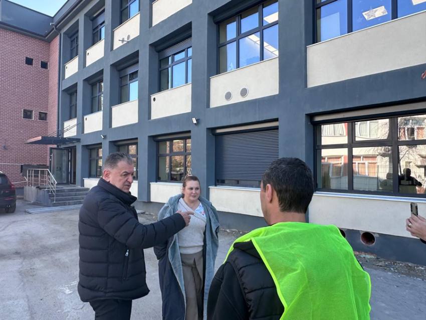 gentea la scoala Gimnaziala Marin Preda Sursă foto: FB Cristian Gentea.