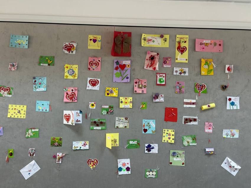 „Bun venit, Primăvară!” - Expoziție găzduită de Centrul Cultural Mioveni 2 expozitie CC Mioveni