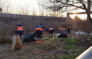 884c5804 c9ba 48e3 8bc0 d9a163912844 - Pericol pentru sănătatea piteștenilor: teren plin de deșeuri, curățat de autorități