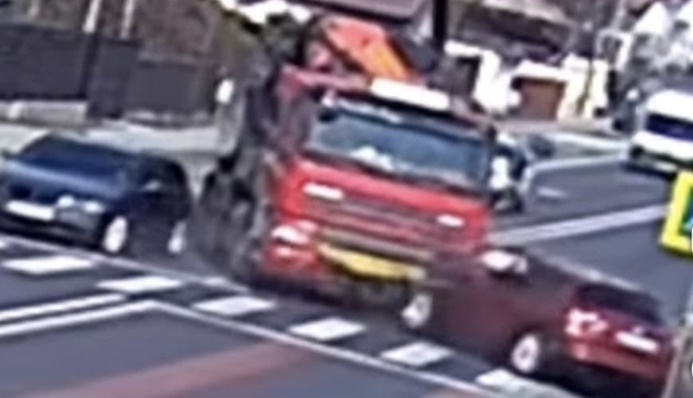 5ee7d900 4361 41bf a120 28170e23e320 - Accident grav pe DN 7. Șoferiță rănită