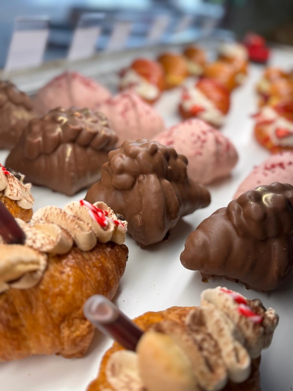 1eb2eb4e e51a 4602 9ffc fdcca63ee3e4 - Mărțișor dulce, cu gust de răsfăț