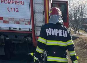 accident costisa - Autoturism intrat într-un gard, la Buzoești! Un pieton a fost rănit