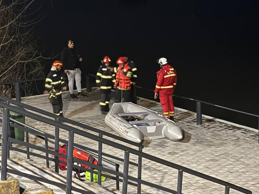 pompieri in strand - Alertă în Pitești: a căzut cineva în apă în Parcul Ștrand? UPDATE: Căutările vor fi reluate mâine dimineață