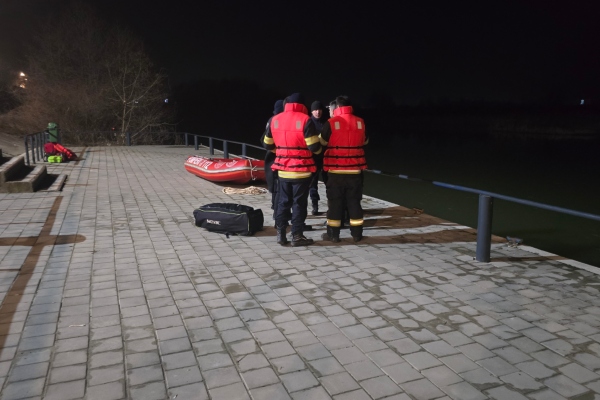 Descoperire șocantă în zona Parcului Ștrand! Bărbatul căutat de pompieri, găsit mort 1 cautari pompieri Strand 2 - Descoperire șocantă în zona Parcului Ștrand! Bărbatul căutat de pompieri, găsit mort