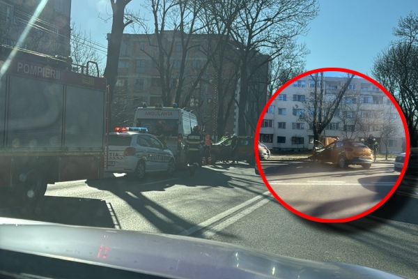 accident Pitești mașină pom