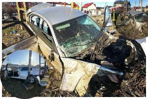 BeFunky collage - Impact violent între un tren și o mașină: 5 persoane au ajuns la spital