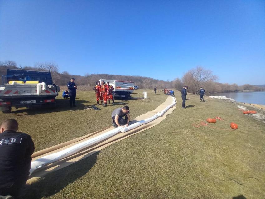 Poluare pe fluviul Nistru. România acordă sprijin Republicii Moldova pentru gestionarea unui incident 2 poluare Nistru DSU