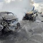 Impact devastator între o autoutilitară și un autoturism. Două persoane au murit pe loc 12 Accident grav pe DN 2 - Impact devastator între o autoutilitară și un autoturism. Două persoane au murit pe loc