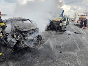 Accident grav pe DN 2 - Impact devastator între o autoutilitară și un autoturism. Două persoane au murit pe loc