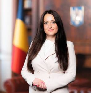 Cristina Butura foto 8 martie 2 - Cristina Butură: Puterea unei femei va sta întotdeauna în neclintirea sa atunci când situația o cere, în iubirea și respectul pentru cei din jur