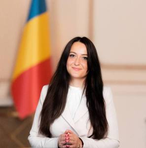 Cristina Butura foto 8 martie - Cristina Butură: Puterea unei femei va sta întotdeauna în neclintirea sa atunci când situația o cere, în iubirea și respectul pentru cei din jur