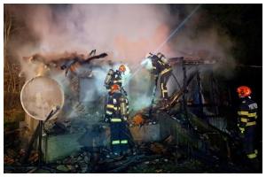 BeFunky collage 25 - Incendiu devastator la Tigveni. Bărbat găsit carbonizat