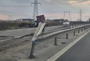 53702859 f08f 45ec a0f6 19300235aec7 - Încă un accident grav pe A1 București – Pitești!