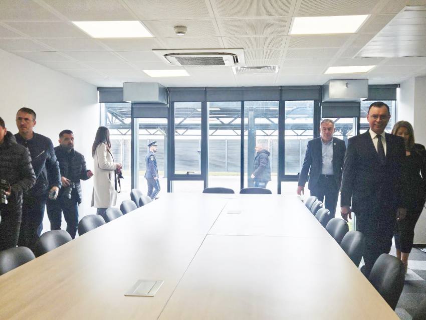 Cameră modernă pentru audierea minorilor în sediul nou de 7,6 milioane de euro al Poliției Pitești 2 inaugurare sediu nou politie - Cameră modernă pentru audierea minorilor în sediul nou de 7,6 milioane de euro al Poliției Pitești