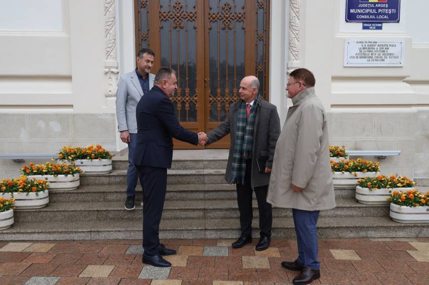vizita ambasador la Pitesti