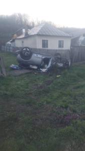 Autoturism răsturnat la Drăganu. Două persoane preluate de ambulanță! 2 WhatsApp Image 2026 04 06 at 07.55.43 - Autoturism răsturnat la Drăganu. Două persoane preluate de ambulanță!