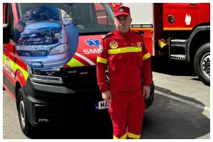 BeFunky collage 51 - Incendiu auto la Podul Viilor! Un pompier argeșean a intervenit imediat