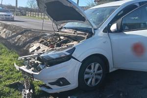 accident Dedulești mașină intrată într-un cap de pod