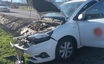 accident Dedulești mașină intrată într-un cap de pod