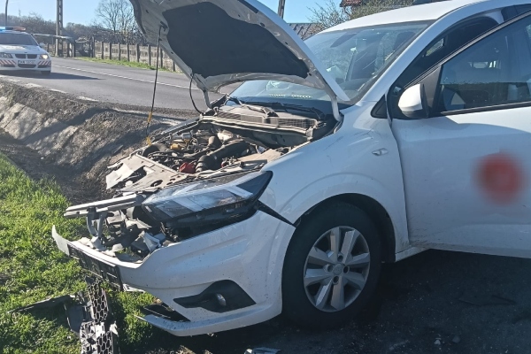 accident Dedulești mașină intrată într-un cap de pod