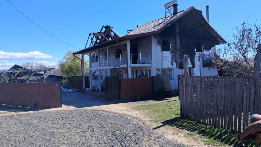 Incendiu casă Cotmeana