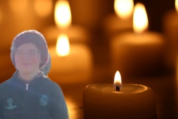 George, băiatul mort după ce a căzut de la etaj, condus pe ultimul drum