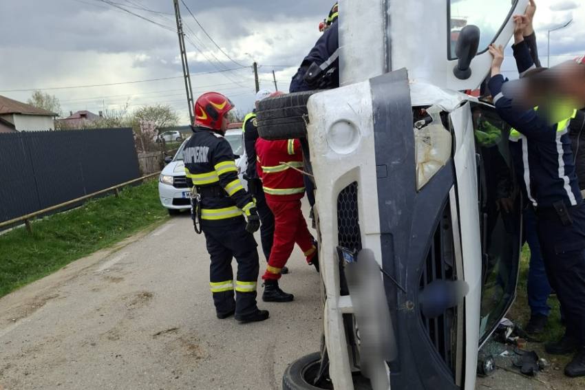 accident Călinești mașină răsturnată accident Călinești mașină răsturnată