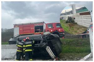 BeFunky collage 60 - Accident în Vinerea Mare la Davidești! Un autoturism s-a răsturnat și a lovit gardul unei ferme