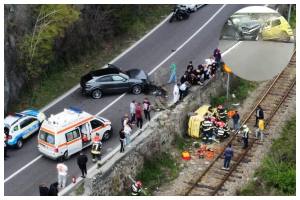 BeFunky collage 64 - Tânăra însărcinată, rănită în accidentul de pe DN 7, a murit la spital! Momentul impactului, surprins de o cameră de bord