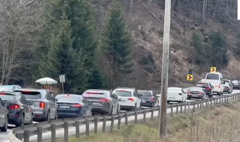 Trafic intens spre București după Paște! Coloane de mașini pe principalele drumuri din țară 1 cats - Trafic intens spre București după Paște! Coloane de mașini pe principalele drumuri din țară