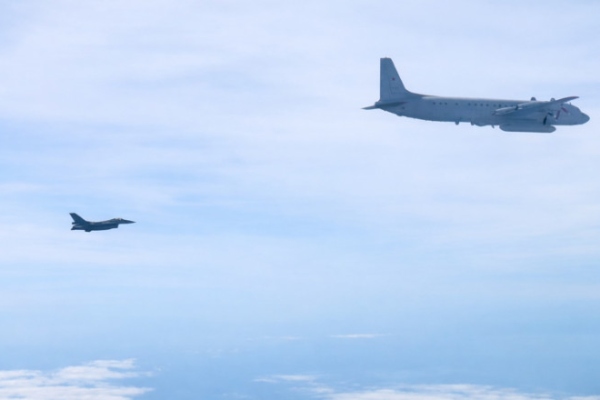 Avion de spionaj rusesc, interceptat de piloții români Avion de spionaj rusesc, interceptat de piloții români