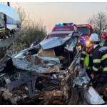 BeFunky collage 69 - O nouă tragedie pe șoselele din România. Impact violent între o mașină și un autobuz
