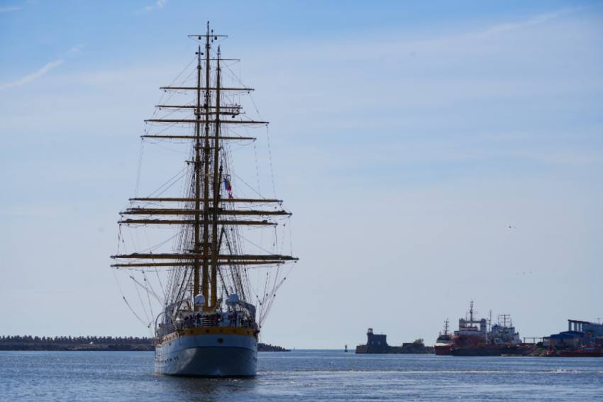 Nava-școală „Mircea” marș