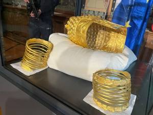 670594743 1350336077127205 1806018807369469125 n - Coiful de la Coțofenești și două brățări dacice se întorc acasă. Când vor putea fi văzute la Muzeul Național de Istorie