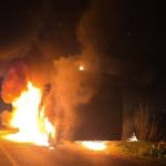 e3e4fa24 a20f 41b9 aa89 b73e3cb0c1c0 - Incendiu în Oarja. Autoutilitară distrusă de flăcări