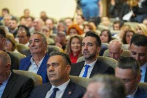 personalitati Simfonia LAlelelor 2026 3 - (VIDEO) Simfonia Lalelelor 2026 a început: Parada Florilor cu 1.800 de copii, concerte și un show spectaculos de lumini