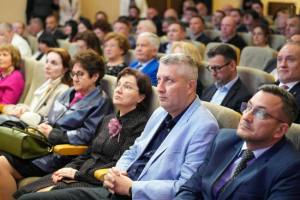 personalitati Simfonia LAlelelor 2026 5 - (VIDEO) Simfonia Lalelelor 2026 a început: Parada Florilor cu 1.800 de copii, concerte și un show spectaculos de lumini