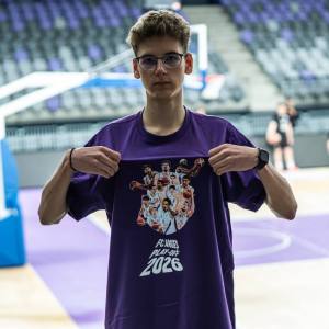 672397632 18374690533201095 3144799719686057713 n - FC Argeș a lansat tricoul oficial pentru PLAYOFF 2026! Ediție limitată pentru fanii alb-violeți