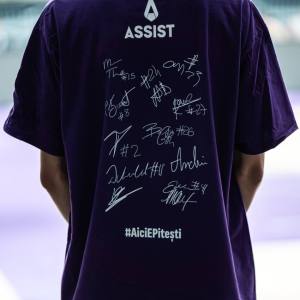 673192299 18374690515201095 9211537523642879551 n - FC Argeș a lansat tricoul oficial pentru PLAYOFF 2026! Ediție limitată pentru fanii alb-violeți