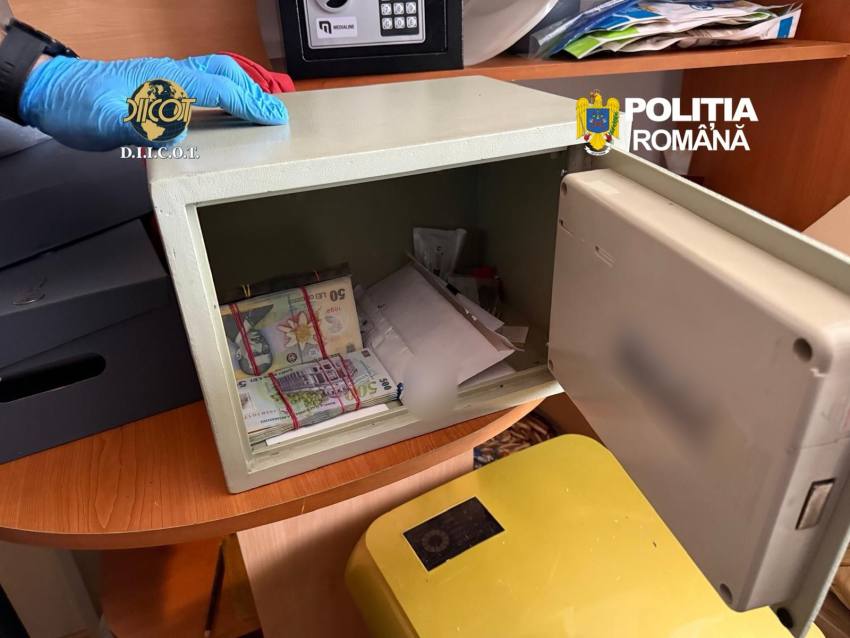 WhatsApp Image 2026 04 22 at 12.07.49 2 - Culturi de canabis la Topoloveni! Percheziții la o rețea care vindea droguri elevilor