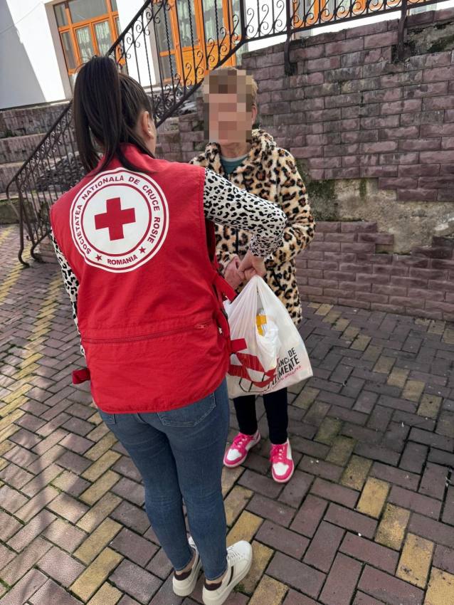 667191059 1266817118968966 5707741633941352006 n - Costești. Produse alimentare distribuite persoanelor vârstnice și celor cu venituri modeste